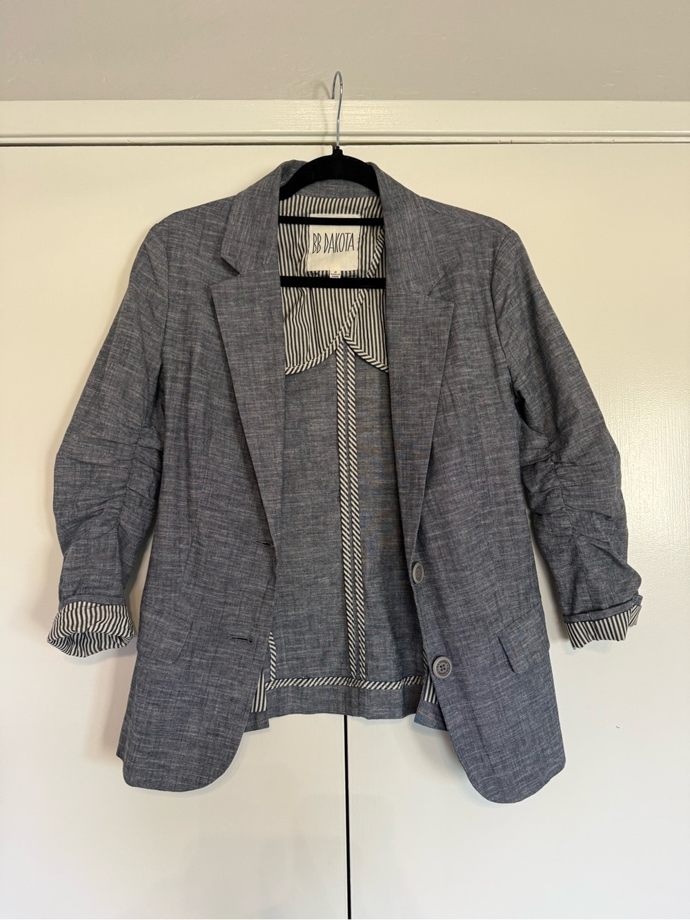 BB Dakota Grey Chambray-Style Lightweight Blazer
